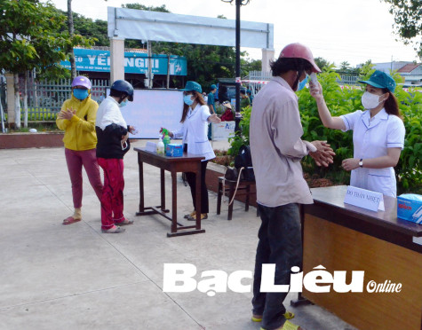 Đồng bào Khmer thực hiện nghiêm việc giãn cách xã hội