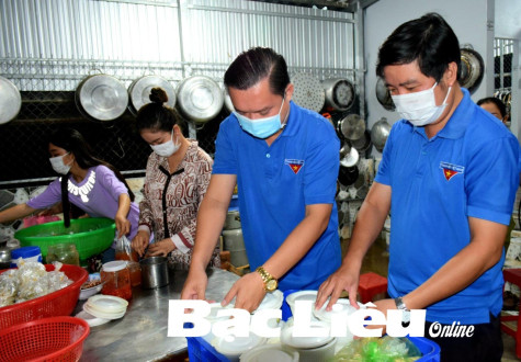 Tuổi trẻ huyện Hòa Bình tổ chức hoạt động “Hành trình kết nối - bữa tối yêu thương”