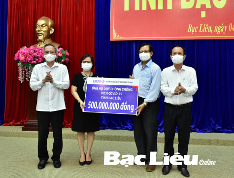 Ủy ban MTTQ Việt Nam tỉnh: Tiếp nhận 700 triệu đồng hỗ trợ Quỹ phòng, chống dịch COVID-19