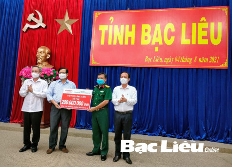 VIETTEL BẠC LIÊU HỖ TRỢ 200 TRIỆU ĐỒNG CHO CÔNG TÁC PHÒNG CHỐNG DỊCH TRÊN ĐỊA BÀN