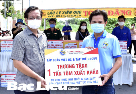 Ban Chỉ đạo phòng, chống dịch COVID-19 TP. Bạc Liêu: Tặng 410 suất quà cho lực lượng dân quân tự vệ, dân phố khó khăn