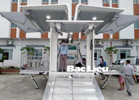 Bạc Liêu tiếp nhận 1 xe chuyên dụng tiêm vắc-xin lưu động