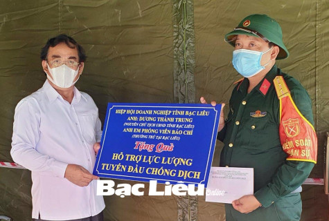 Hiệp hội Doanh nghiệp tỉnh: Trao tặng 500 phần quà cho các lực lượng tuyến đầu chống dịch