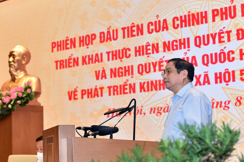 THỦ TƯỚNG CHÍNH PHỦ CHỦ TRÌ PHIÊN HỌP TRỰC TUYẾN VỀ THỰC HIỆN MỤC TIÊU KÉP TRONG 7 THÁNG ĐẦU NĂM