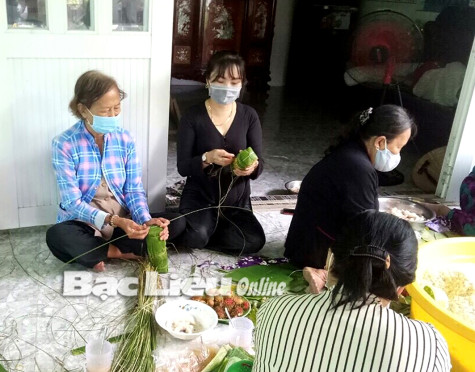Nhiều cơ quan, đơn vị tặng quà cho chốt kiểm soát dịch bệnh COVID-19 và người dân