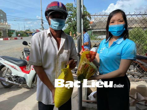HĐND phường Nhà Mát:​ Hỗ trợ 2 tấn gạo cho người dân có hoàn cảnh khó khăn