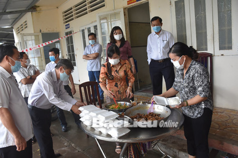 Công ty Điện lực Bạc Liêu: Hỗ trợ, động viên lực lượng làm nhiệm vụ tuyến đầu phòng chống dịch của huyện Vĩnh Lợi