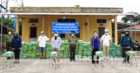 Công an TP. Bạc Liêu: Tặng 12 tấn gạo cho người dân gặp khó khăn do ảnh hưởng dịch COVID-19