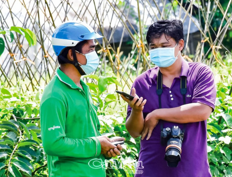 Tôi đi giữa mùa dịch