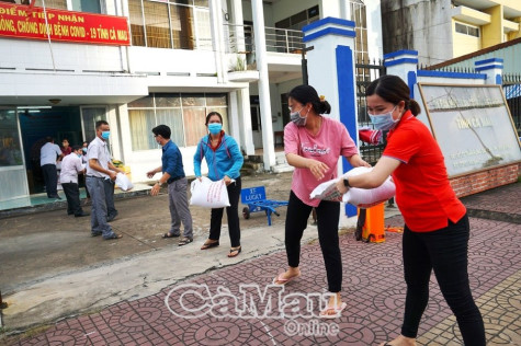 Thêm chuyến xe nghĩa tình gửi đến đồng hương tại Tp. Hồ Chí Minh và Cần Thơ