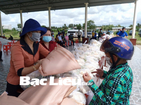 Ổn định sinh kế cho đồng bào Khmer trong mùa dịch