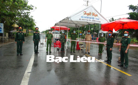 Bộ Chỉ huy Quân sự tỉnh: Thăm, tặng quà các chốt kiểm soát trên địa bàn TP. Bạc Liêu