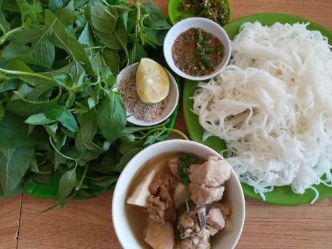 LẨU GÀ LÁ É ẤM LÒNG NGÀY MƯA