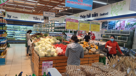 Chủ tịch UBND tỉnh chỉ đạo tạo điều kiện lưu thông vận chuyển xăng dầu và lương thực, thực phẩm