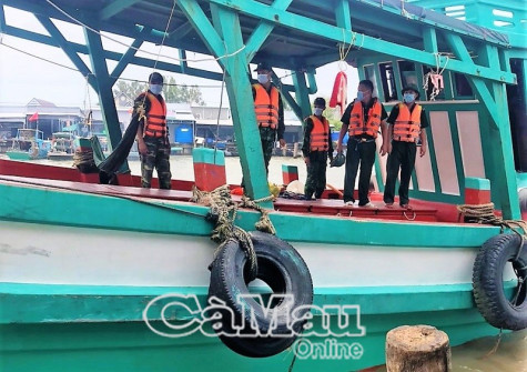 Kịp thời cứu hộ 3 người gặp nạn trên biển