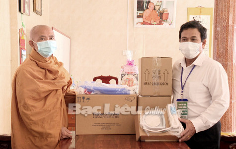 Ủy ban MTTQ Việt Nam tỉnh: Tiếp nhận 2 máy thở ôxy phục vụ điều trị bệnh nhân COVID-19
