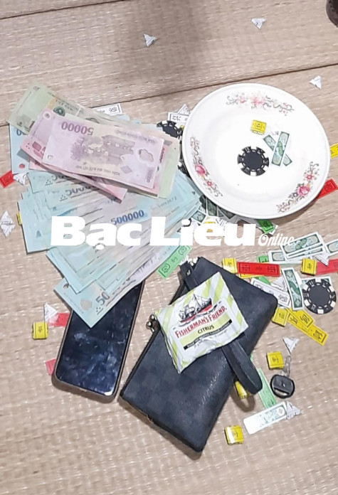 Đề xuất thưởng nóng Ban Chỉ đạo phòng, chống dịch COVID-19 phường Hộ Phòng về thành tích bắt quả tang 12 đối tượng đánh bạc