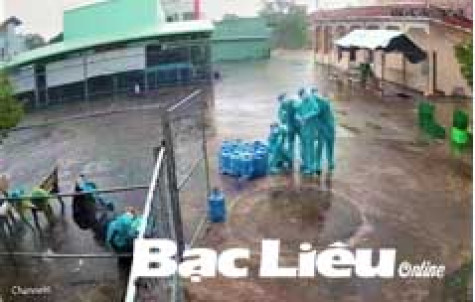 Chiến sĩ dân quân trong khu cách ly lạc quan, vui vẻ