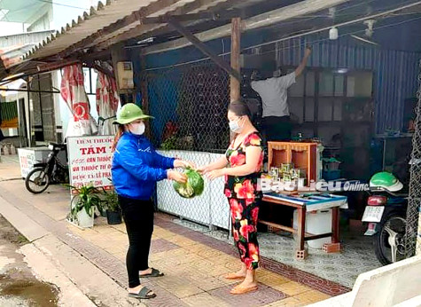Tình người trong những ngày giãn cách