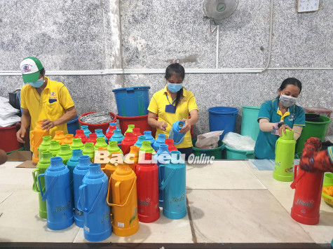 Nới lỏng giãn cách: Các địa phương vừa chống dịch, vừa phát triển kinh tế
