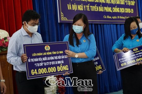Trao hỗ trợ cho 1.905 lao động đang thực hiện “3 tại chỗ”
