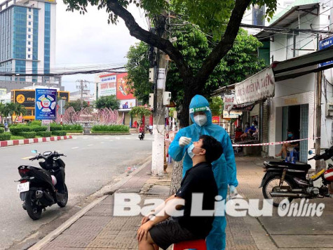 TP. Bạc Liêu: Thực hiện “đi từng ngõ, gõ từng nhà” để lấy mẫu tầm soát COVID-19