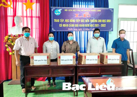 Sẻ chia gánh nặng với học sinh nghèo