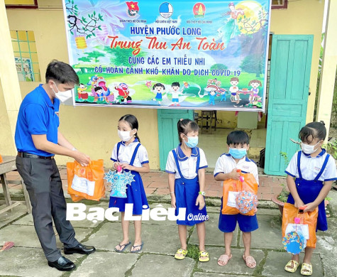 Mang Trung thu​ đến với trẻ em nghèo