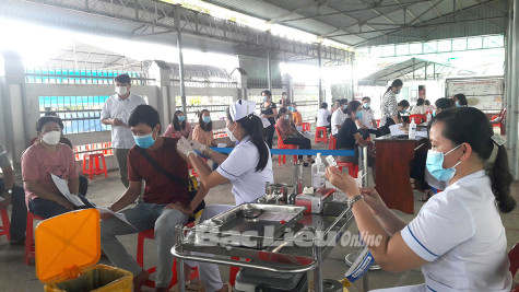 Triển khai tiêm trên 30.000 liều vắc-xin ngừa COVID-19 trong đợt thứ 7