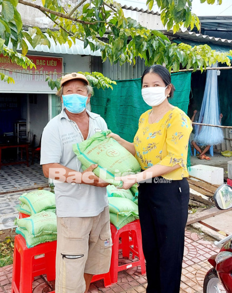 Tích cực chăm lo đời sống người dân bị ảnh hưởng bởi dịch COVID-19