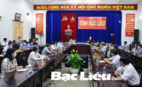 Phó Thủ tướng - Vũ Đức Đam: Cần vận động người dân “ai ở đâu thì ở yên đó”, không nên ồ ạt về quê