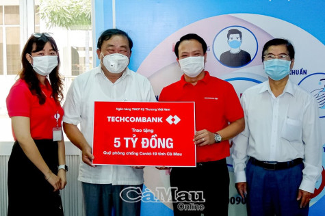 TechcomBank Cà Mau ủng hộ 5 tỷ đồng Quỹ phòng, chống Covid-19