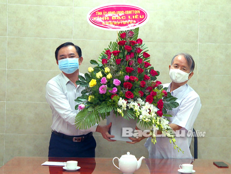 Tỉnh ủy, HĐND, UBND, Ủy ban MTTQ Việt Nam tỉnh: Thăm, chúc mừng Ban đại diện Hội NCT tỉnh nhân kỷ niệm Ngày quốc tế NCT