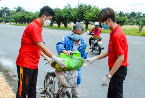 Sôi nổi hoạt động "Gian hàng 0 đồng", hiến máu tình nguyện