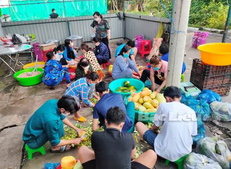 Huyện Đông Hải: Nấu hơn 2.000 suất ăn cho người dân từ các tỉnh, thành phố trở về quê