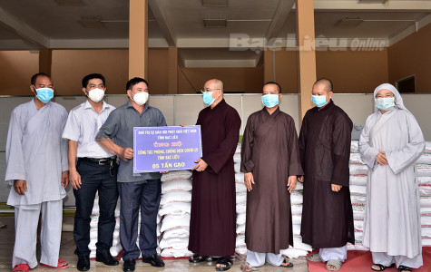 ​Giáo hội Phật giáo Việt Nam tỉnh hỗ trợ 5 tấn gạo cho các địa phương phục vụ người dân từ vùng dịch về
