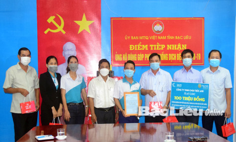 Công ty Trúc Anh hỗ trợ Quỹ phòng, chống dịch bệnh COVID-19 tỉnh 100 phần quà trị giá 100 triệu đồng