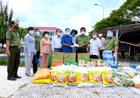 Nhiều đơn vị trao tặng cho các khu cách ly tập trung