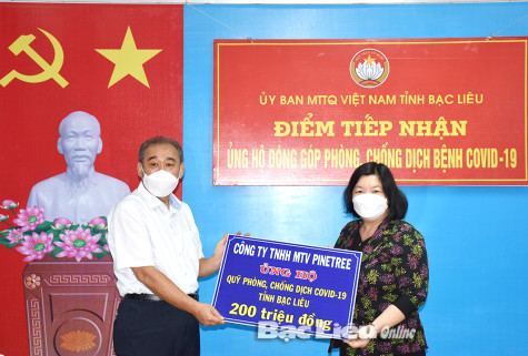 Công ty TNHH MTV PINETREE hỗ trợ 200 triệu đồng cho Quỹ phòng, chống dịch bệnh COVID-19 tỉnh