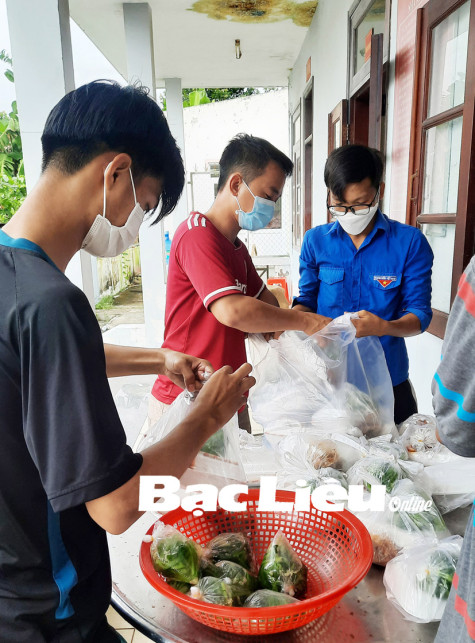 Chung tay chăm lo người dân hồi hương