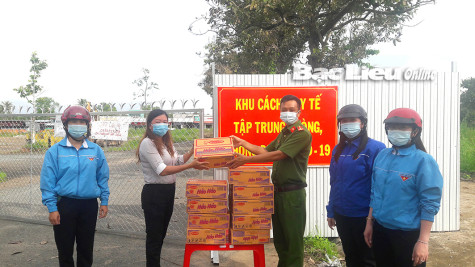 Nhiều cơ quan, đơn vị hỗ trợ quà và nhu yếu phẩm cho các khu cách ly tập trung