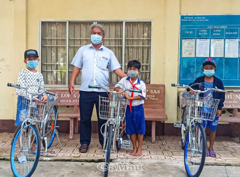 Tiếp sức học sinh nghèo