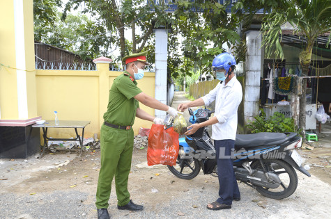 Huyện Hòa Bình: Huy động cả hệ thống chính trị chăm lo cho người dân về từ vùng dịch