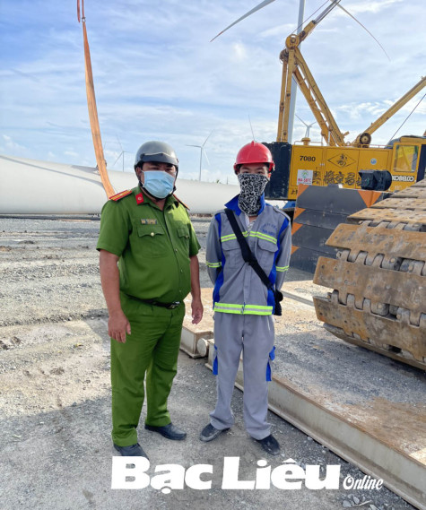 Thi công an toàn đường dây truyền tải 220KV Dự án Nhà máy Điện gió Hòa Bình 5