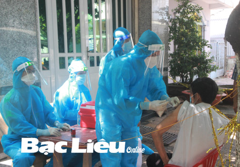 TP. Bạc Liêu: Tiêm vắc-xin ngừa COVID-19 cho người dân khu phong tỏa