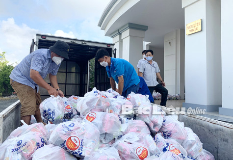 MTTQ Việt Nam tỉnh tiếp nhận quà an sinh, túi thuốc hỗ trợ điều trị F0