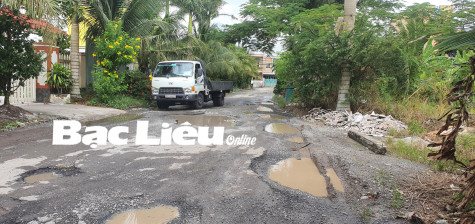 Tuyến lộ tránh cầu Vĩnh Hưng xuống cấp nghiêm trọng