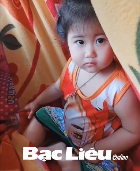 Đáng yêu bé gái “trốn” xét nghiệm