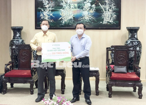 UBND tỉnh tiếp nhận hỗ trợ sữa từ Công ty Sữa đậu nành Việt Nam - Vinasoy