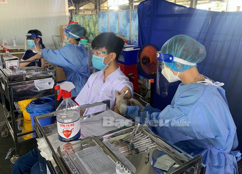Bệnh viện Đa khoa Thanh Vũ Medic: Tiêm vắc-xin ngừa COVID-19 cho trên 3.000 học sinh cấp THPT
